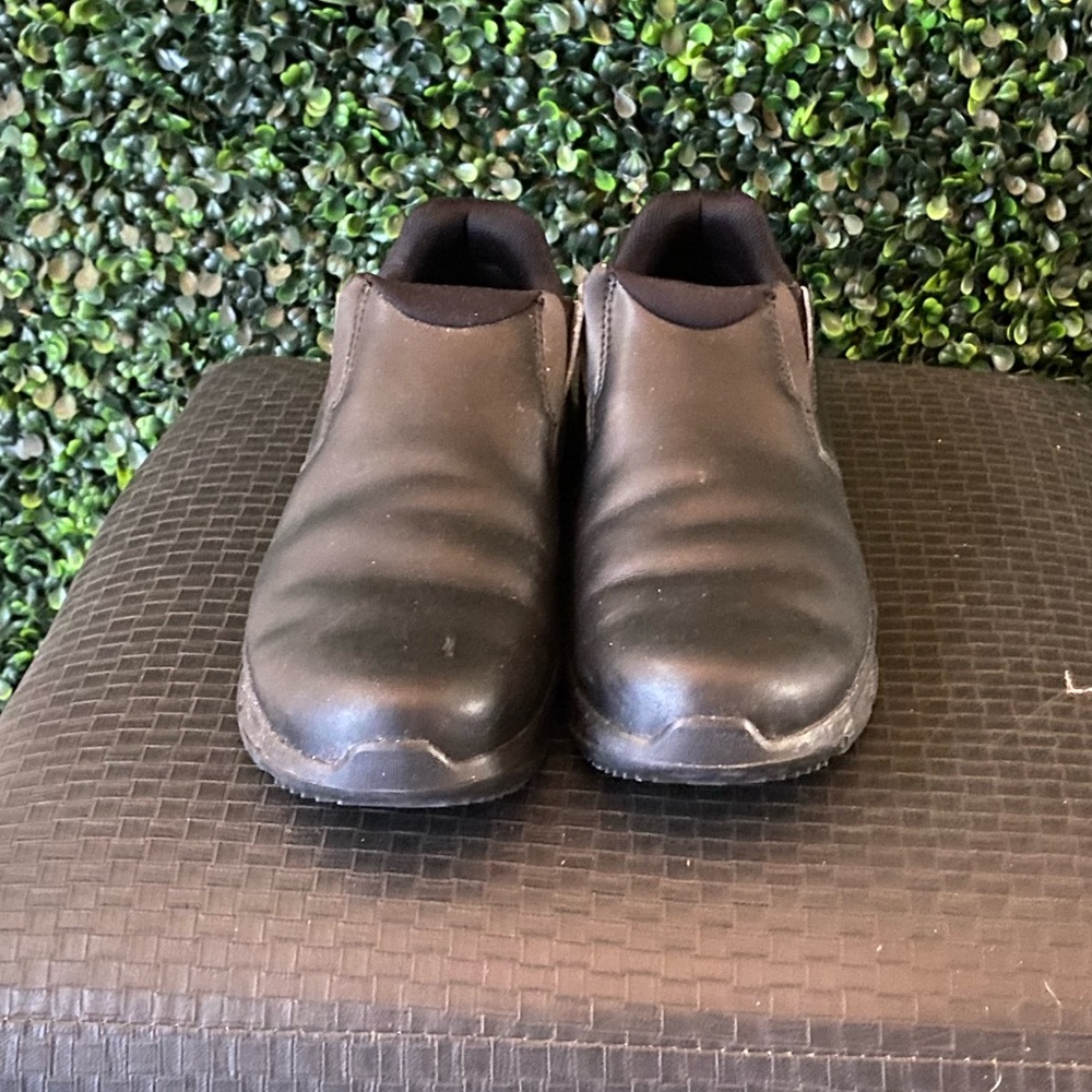 Great work shoe for restaurants- sketchers size 8 women’s